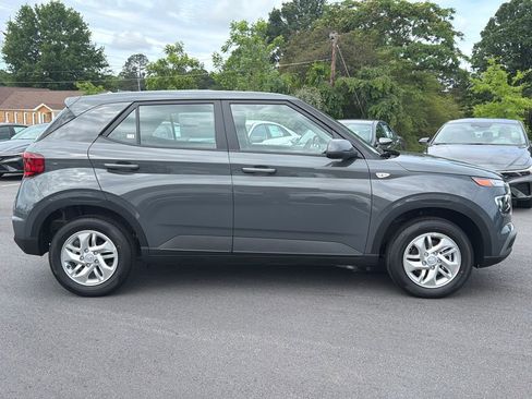 New 2026 Hyundai Venue SE FWD image 7