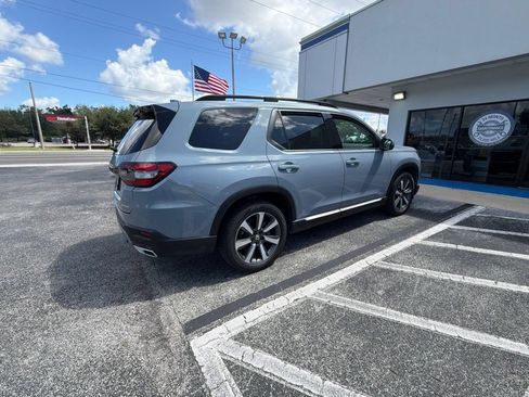Used 2023 Honda Pilot Touring image 3