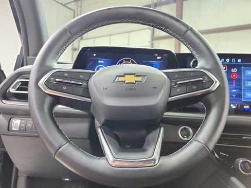 Used 2025 Chevrolet Traverse LT FWD image 22