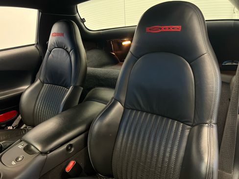 Used 2002 Chevrolet Corvette Z06 w/ Memory Pkg image 31