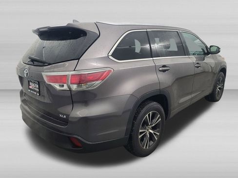 Used 2015 Toyota Highlander XLE FWD image 4
