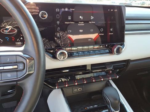 Used 2024 GMC Canyon AT4X image 21