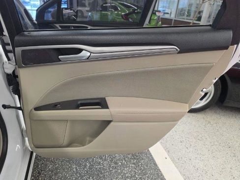 Used 2018 Ford Fusion SE FWD image 27
