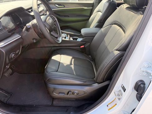 New 2026 Jeep Grand Cherokee Limited AWD/4WD image 8