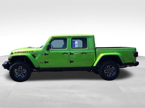 Used 2025 Jeep Gladiator Mojave AWD/4WD image 2