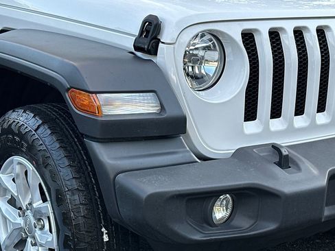 Used 2023 Jeep Wrangler Unlimited Sport w/ Sun And Sound Package AWD/4WD image 8