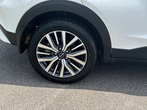 Used 2024 Nissan Kicks SV FWD image 11