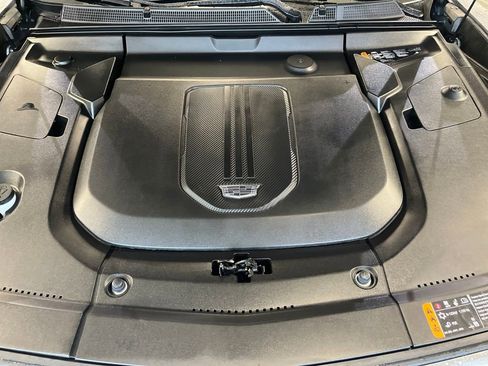 Certified 2024 Cadillac Lyriq Luxury AWD/4WD image 25