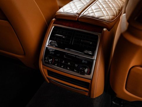 Certified 2022 BMW ALPINA B7 xDrive w/ Luxury Rear Seating Package image 38