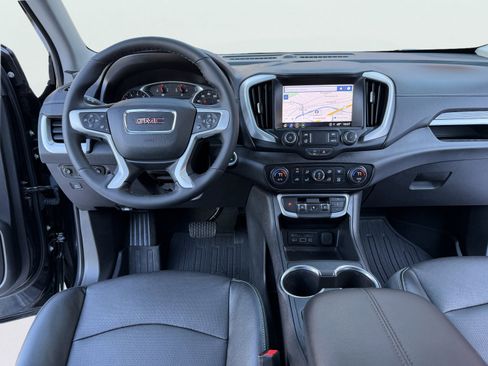 Used 2023 GMC Terrain SLT w/ Infotainment Package II image 2