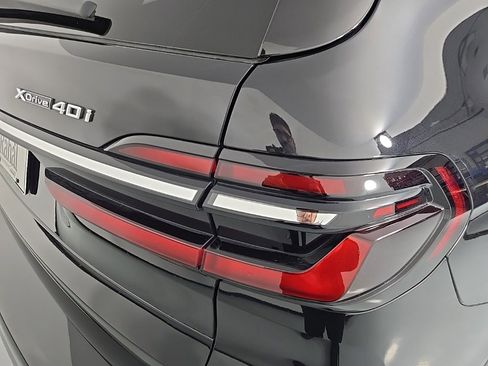 Used 2023 BMW X7 xDrive40i w/ Executive Package image 9