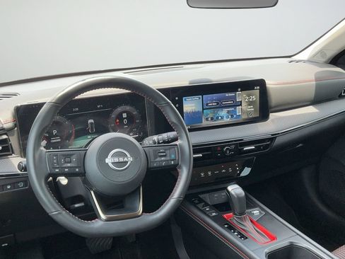 Certified 2025 Nissan Kicks SR FWD image 16