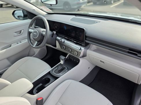 Used 2025 Hyundai Kona SE FWD image 9