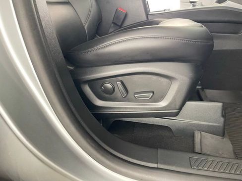 Used 2024 Ford Explorer XLT w/ Equipment Group 202A AWD/4WD image 51