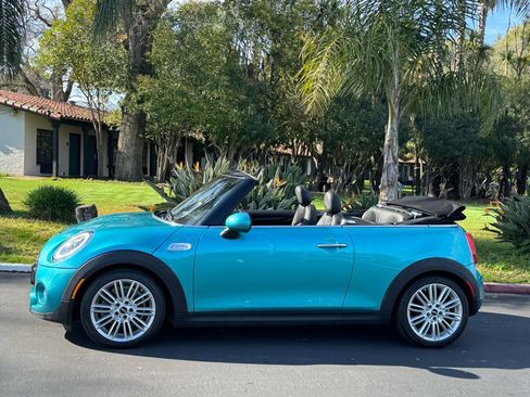 Used 2017 MINI Cooper S image 2