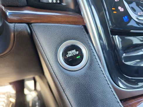Used 2020 Cadillac Escalade Luxury AWD/4WD image 25