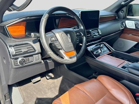 Used 2019 Lincoln Navigator Reserve AWD/4WD image 2