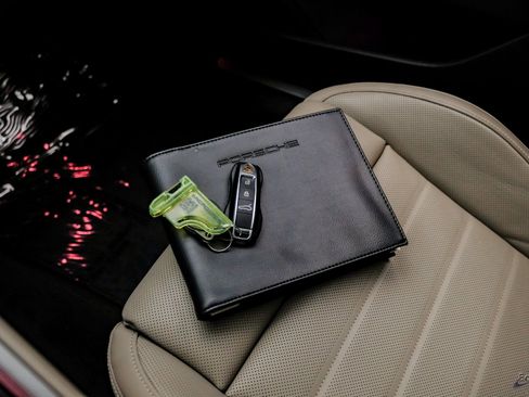 Used 2025 Porsche Panamera w/ Premium Package image 98