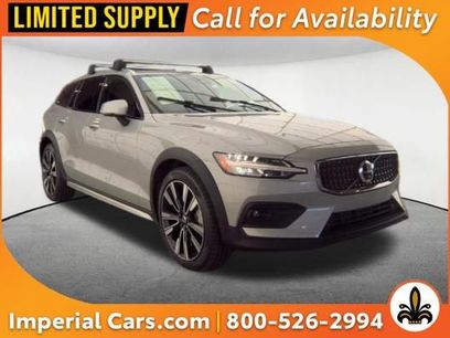 Used 2025 Volvo V60 B5 Cross Country Ultra w/ Protection Package Premier
