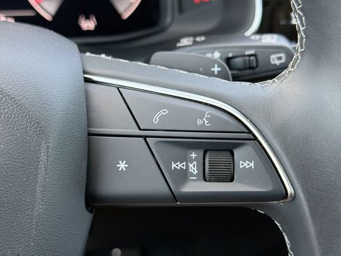 Used 2025 Audi Q8 Premium AWD/4WD image 27