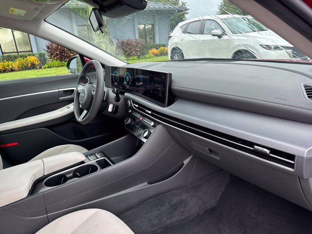 Used 2025 Hyundai Sonata SEL FWD image 10