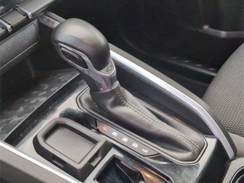 Used 2024 Chevrolet Colorado LT image 15