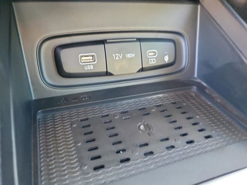 Certified 2024 Hyundai Venue Limited image 24