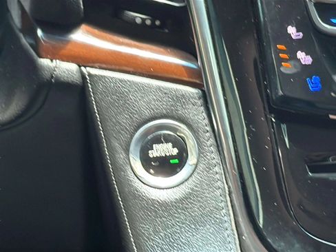 Used 2018 Cadillac Escalade ESV Luxury RWD image 38