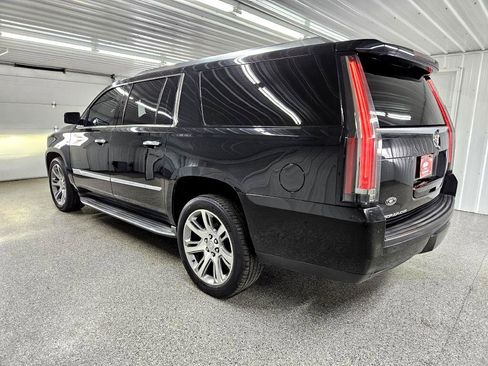 Used 2015 Cadillac Escalade ESV Luxury image 3
