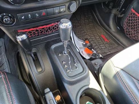 Used 2017 Jeep Wrangler Unlimited Rubicon AWD/4WD image 11