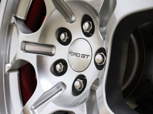 Used 2006 Ford GT RWD image 79