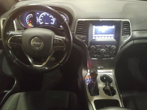 Used 2020 Jeep Grand Cherokee Laredo image 22