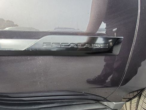 Used 2018 Cadillac Escalade Luxury image 32
