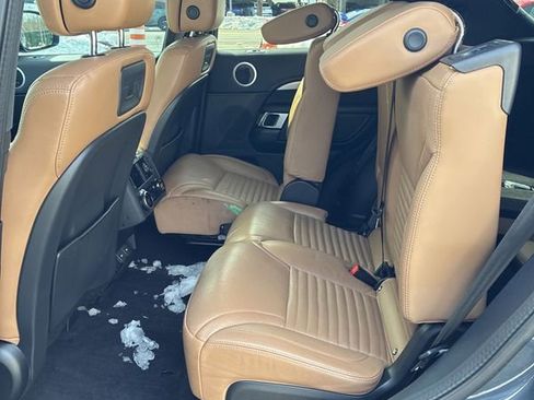 Used 2024 Land Rover Discovery Dynamic SE image 4