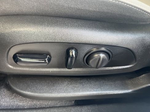 Used 2021 Chevrolet Equinox LS image 16