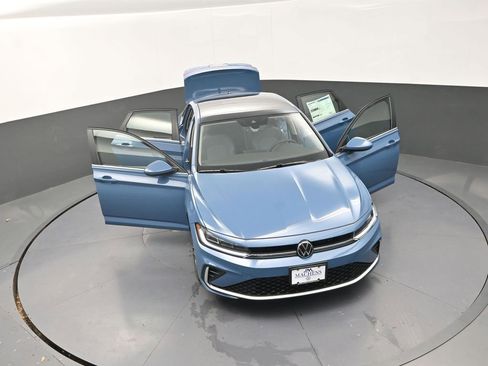 New 2026 Volkswagen Jetta SE FWD image 30