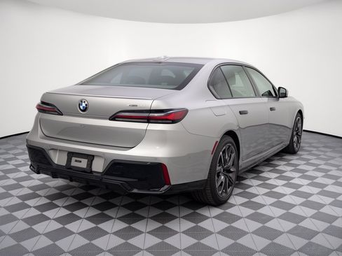 Used 2023 BMW i7 xDrive60 AWD/4WD image 9