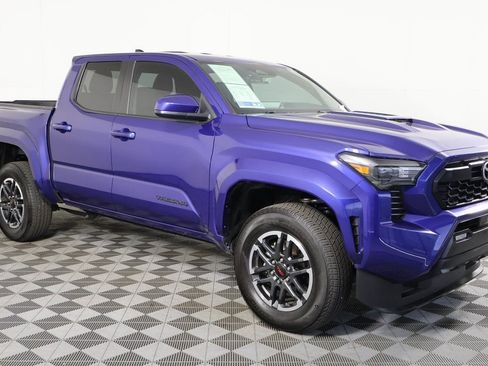 Used 2025 Toyota Tacoma TRD Sport RWD image 3