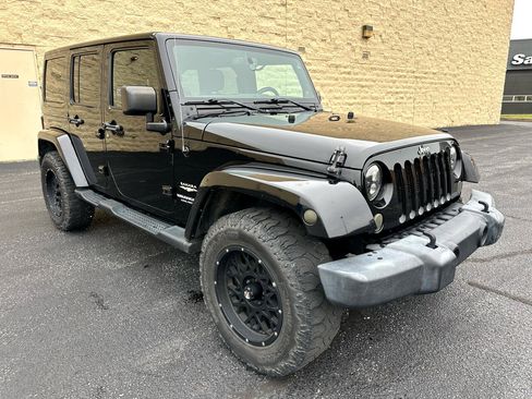 Used 2014 Jeep Wrangler Unlimited Sahara w/ Dual Top Group image 7