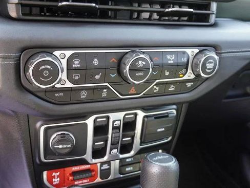 Certified 2025 Jeep Gladiator Mojave AWD/4WD image 23