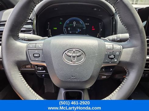 Used 2025 Toyota Camry SE FWD image 28