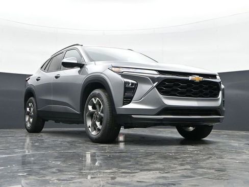 Used 2025 Chevrolet Trax LT FWD image 33