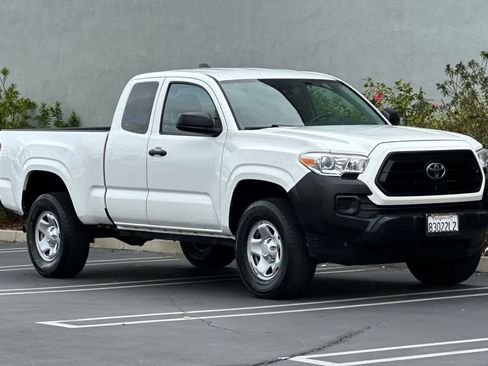Used 2020 Toyota Tacoma SR image 5