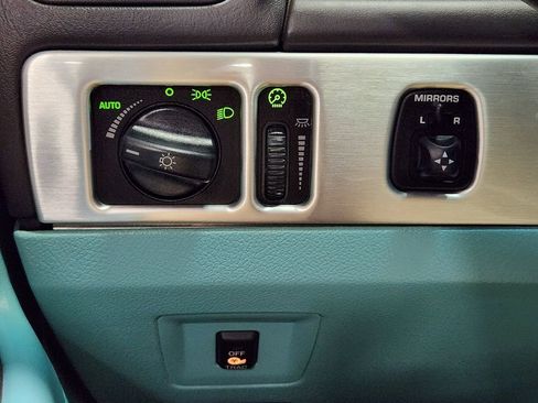 Used 2002 Ford Thunderbird w/Hardtop Premium image 37