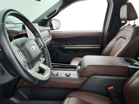 Used 2022 Ford Expedition Limited image 12