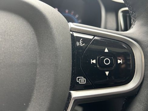 Certified 2025 Volvo XC90 B5 Plus image 30