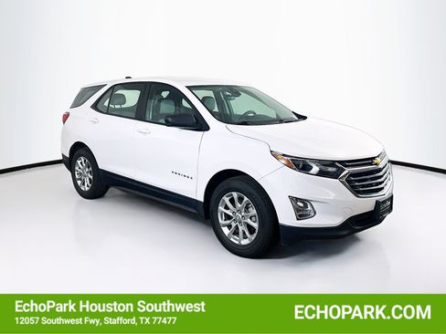 Used 2021 Chevrolet Equinox LS w/ LPO, Floor Liner Package FWD image 1