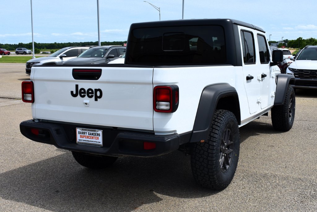 Used 2025 Jeep Gladiator Sport AWD/4WD image 3
