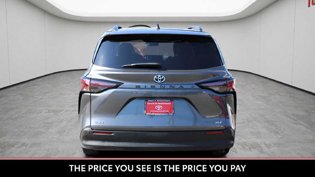 Certified 2025 Toyota Sienna XLE FWD image 5