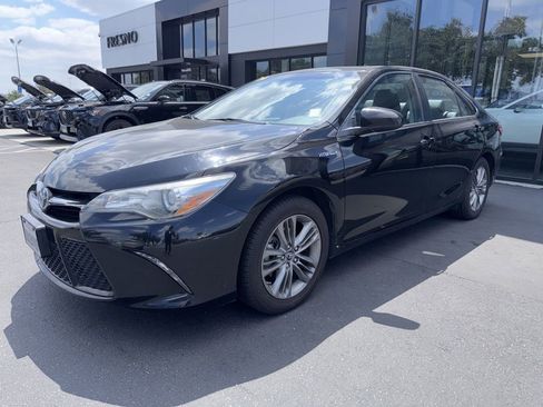 Used 2016 Toyota Camry SE w/ Moonroof Package FWD image 3